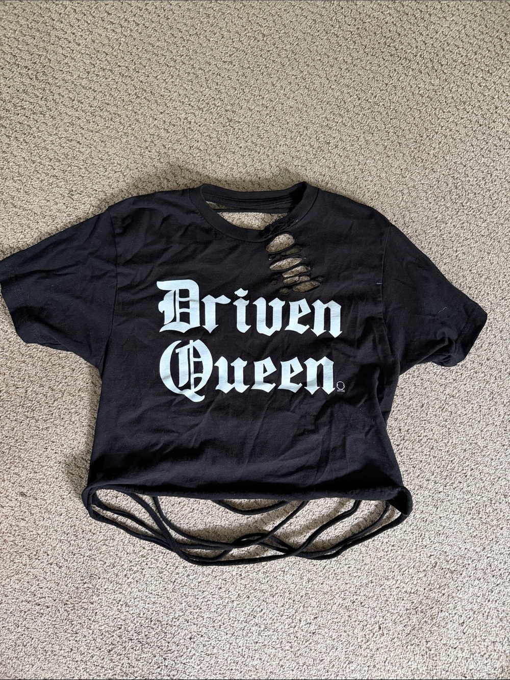 NWOT Driven Queen Black Graphic Crop Tee